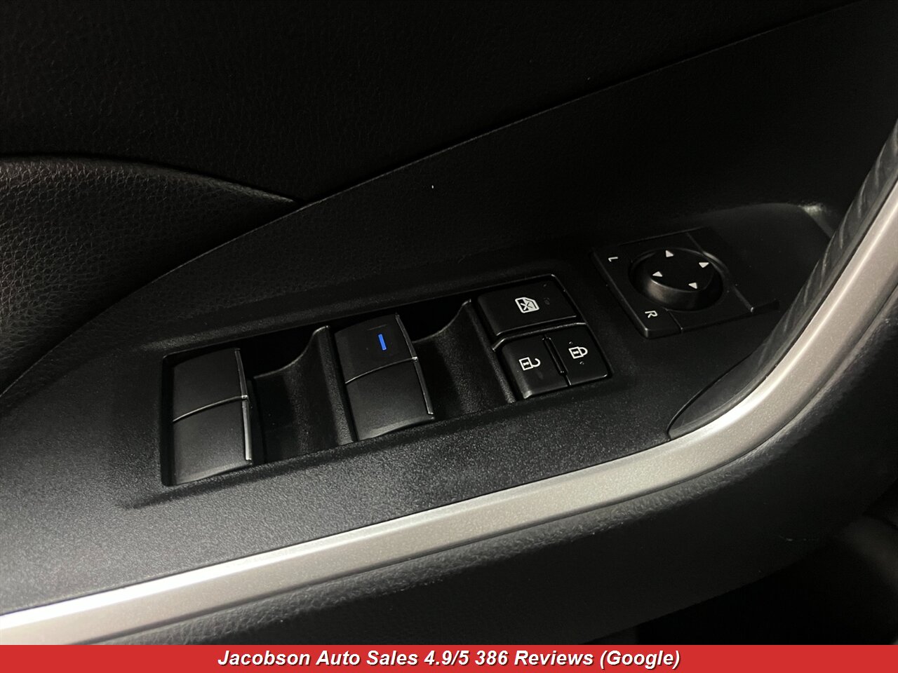 2021 Toyota RAV4 Hybrid XLE Premium AWD - Photo 32 - Oshkosh, WI 54901