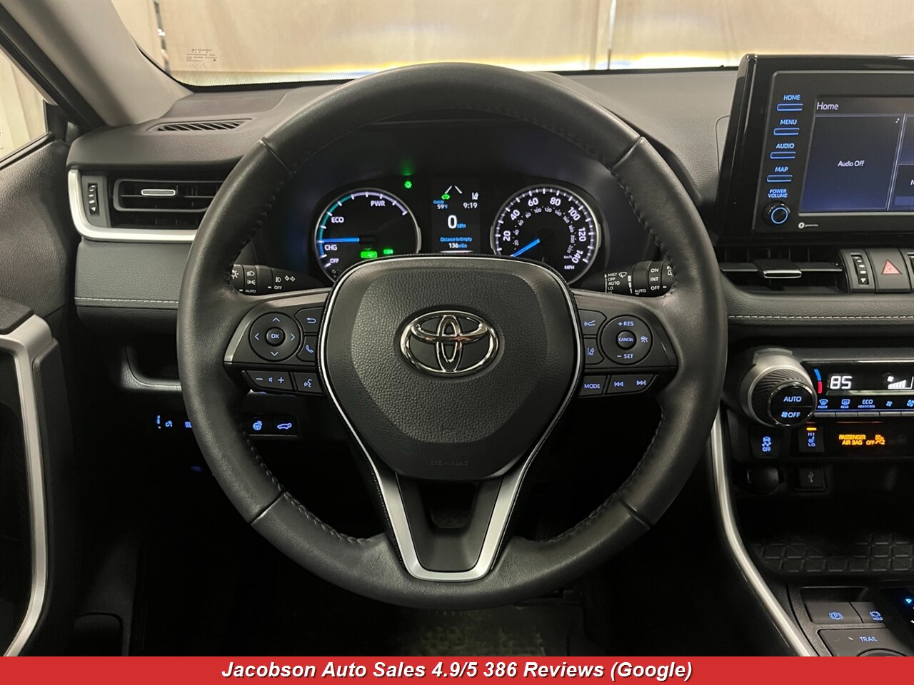 2021 Toyota RAV4 Hybrid XLE Premium AWD - Photo 7 - Oshkosh, WI 54901