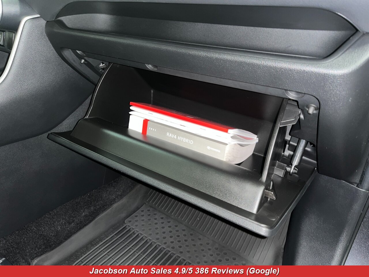 2021 Toyota RAV4 Hybrid XLE Premium AWD - Photo 47 - Oshkosh, WI 54901