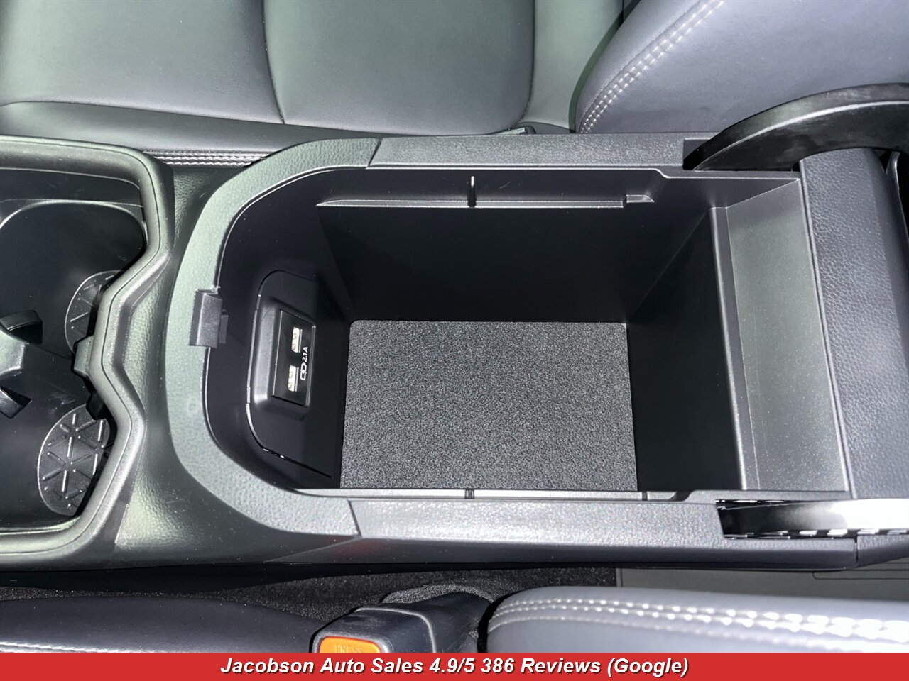 2021 Toyota RAV4 Hybrid XLE Premium AWD - Photo 27 - Oshkosh, WI 54901