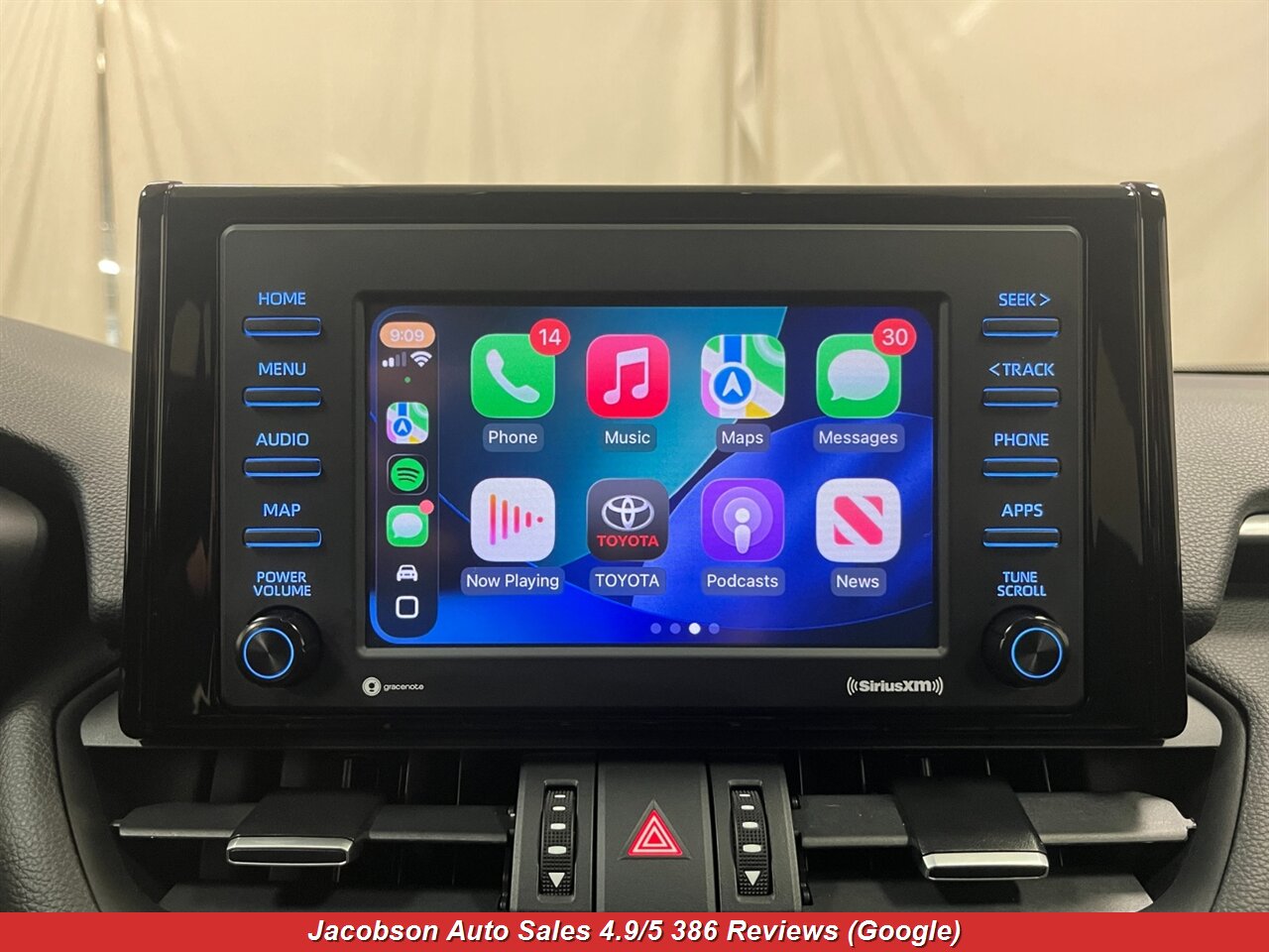 2021 Toyota RAV4 Hybrid XLE Premium AWD - Photo 18 - Oshkosh, WI 54901