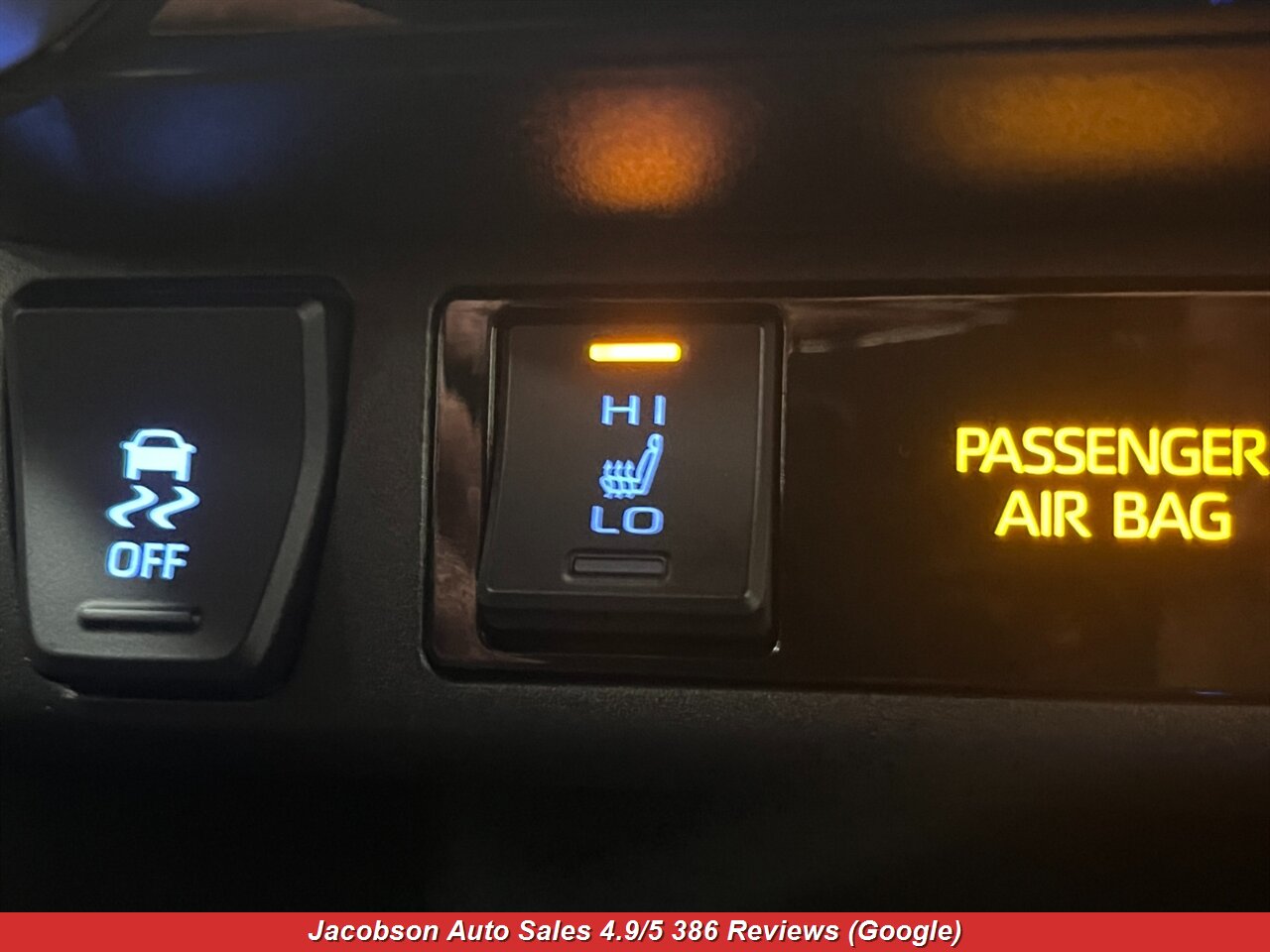 2021 Toyota RAV4 Hybrid XLE Premium AWD - Photo 22 - Oshkosh, WI 54901