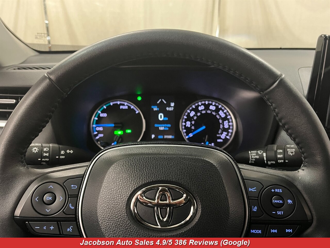 2021 Toyota RAV4 Hybrid XLE Premium AWD - Photo 9 - Oshkosh, WI 54901