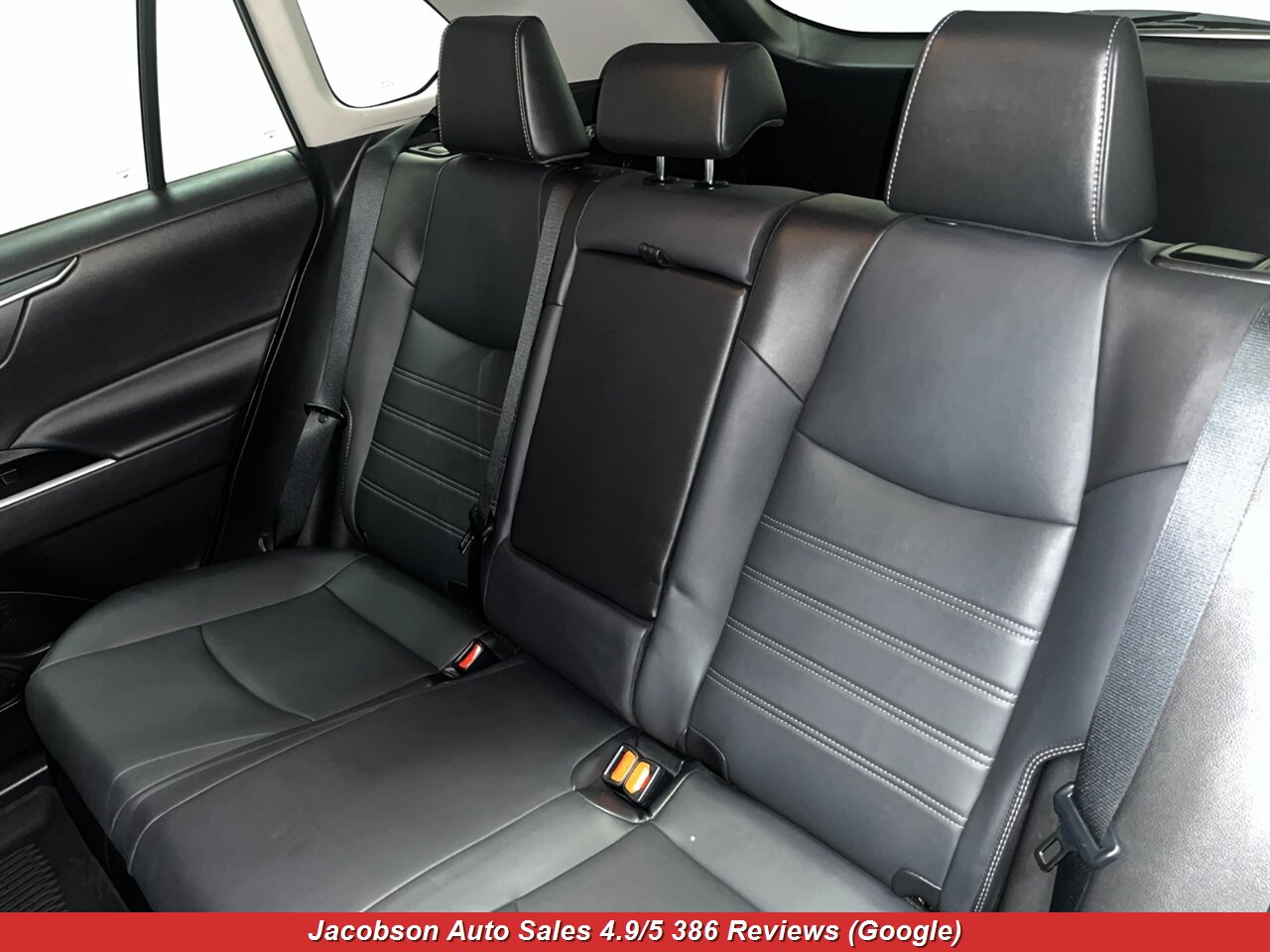 2021 Toyota RAV4 Hybrid XLE Premium AWD - Photo 37 - Oshkosh, WI 54901