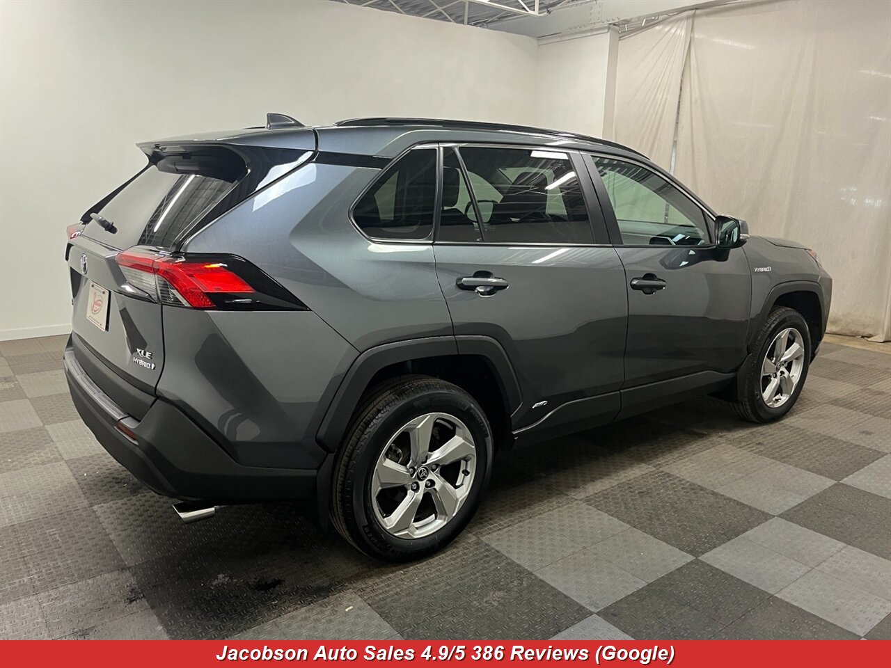2021 Toyota RAV4 Hybrid XLE Premium AWD - Photo 48 - Oshkosh, WI 54901
