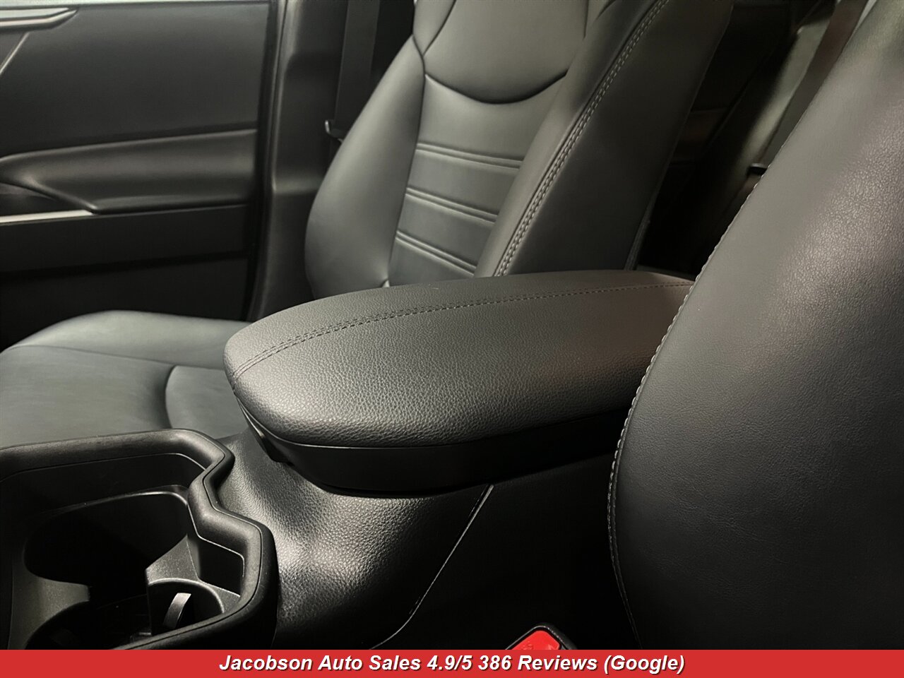 2021 Toyota RAV4 Hybrid XLE Premium AWD - Photo 26 - Oshkosh, WI 54901