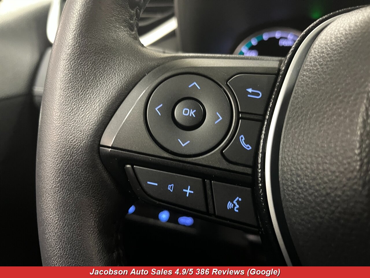 2021 Toyota RAV4 Hybrid XLE Premium AWD - Photo 10 - Oshkosh, WI 54901