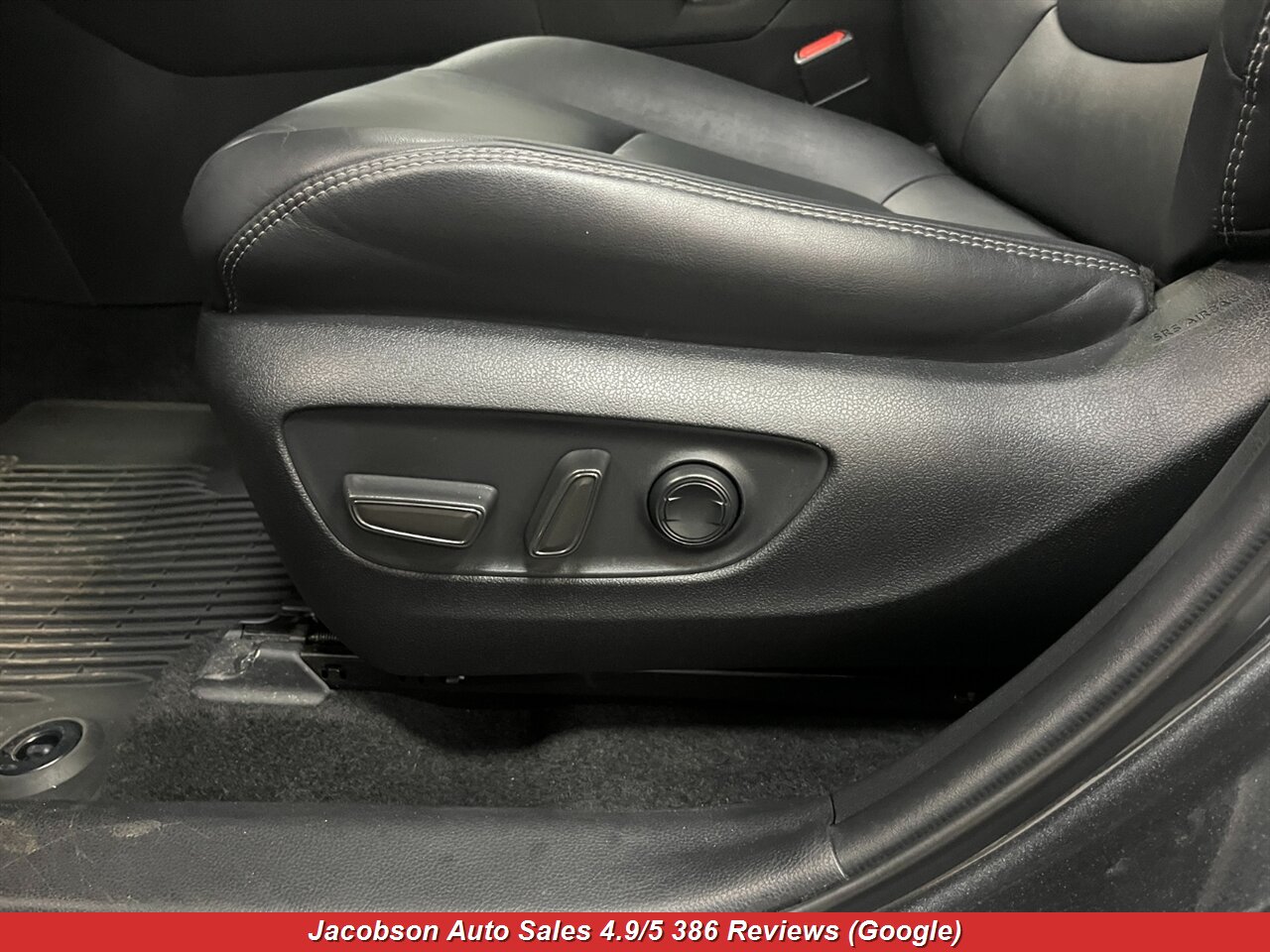 2021 Toyota RAV4 Hybrid XLE Premium AWD - Photo 35 - Oshkosh, WI 54901