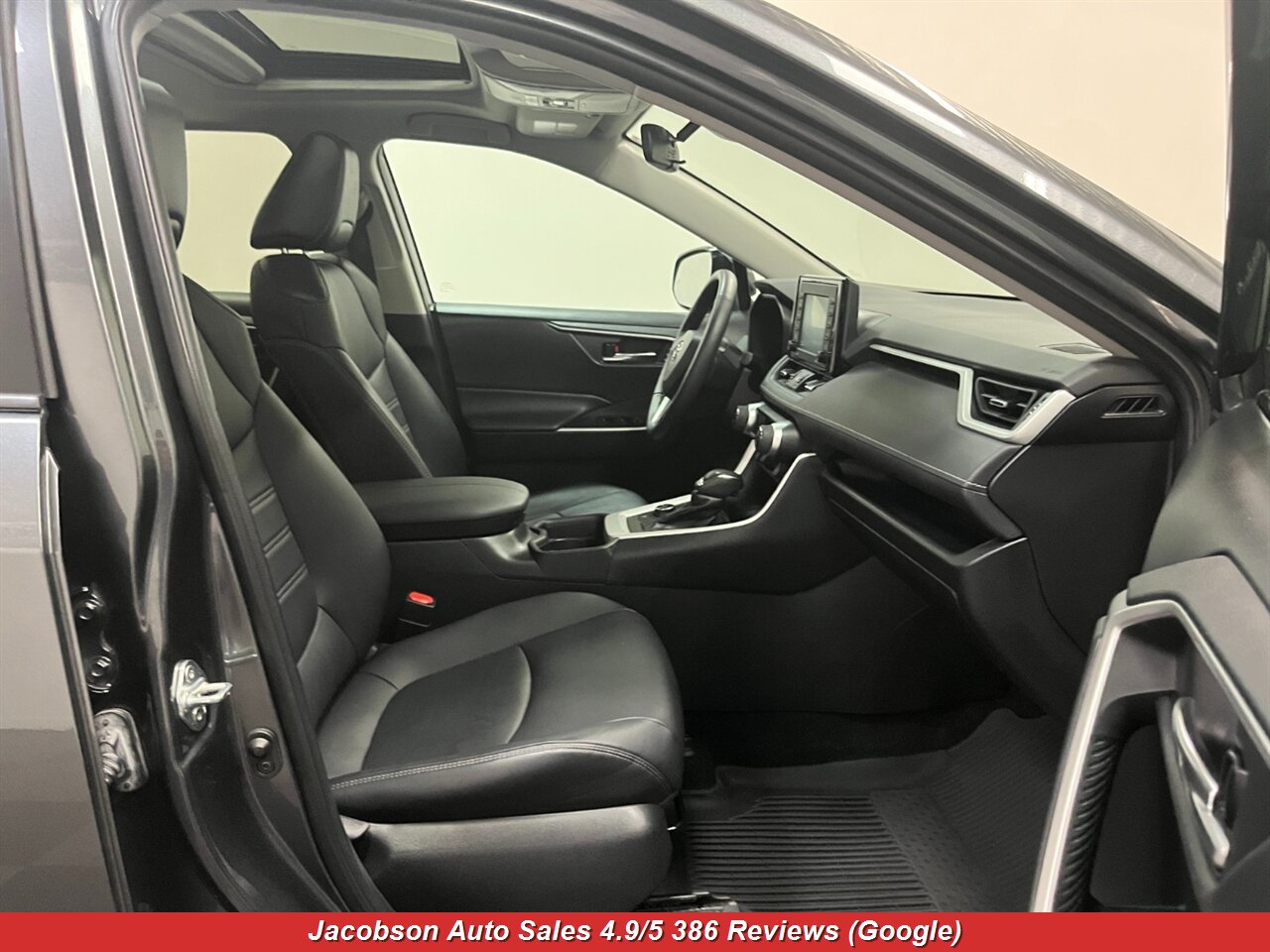 2021 Toyota RAV4 Hybrid XLE Premium AWD - Photo 45 - Oshkosh, WI 54901