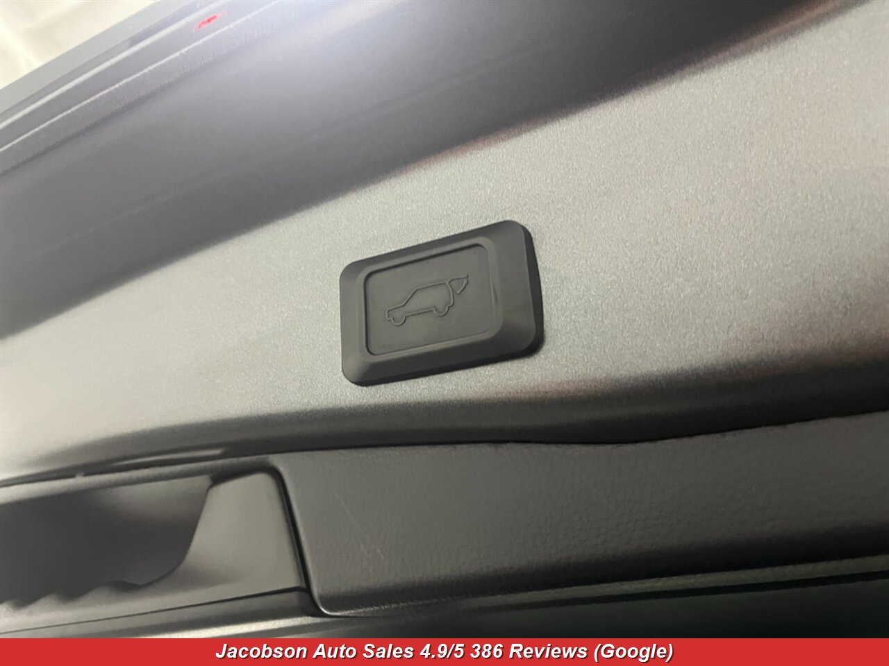 2021 Toyota RAV4 Hybrid XLE Premium AWD - Photo 51 - Oshkosh, WI 54901