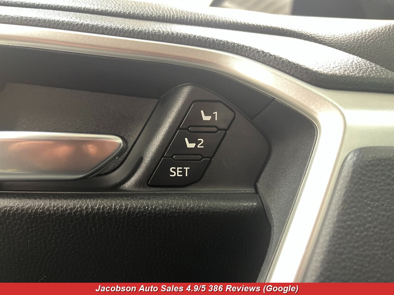 2021 Toyota RAV4 Hybrid XLE Premium AWD - Photo 31 - Oshkosh, WI 54901