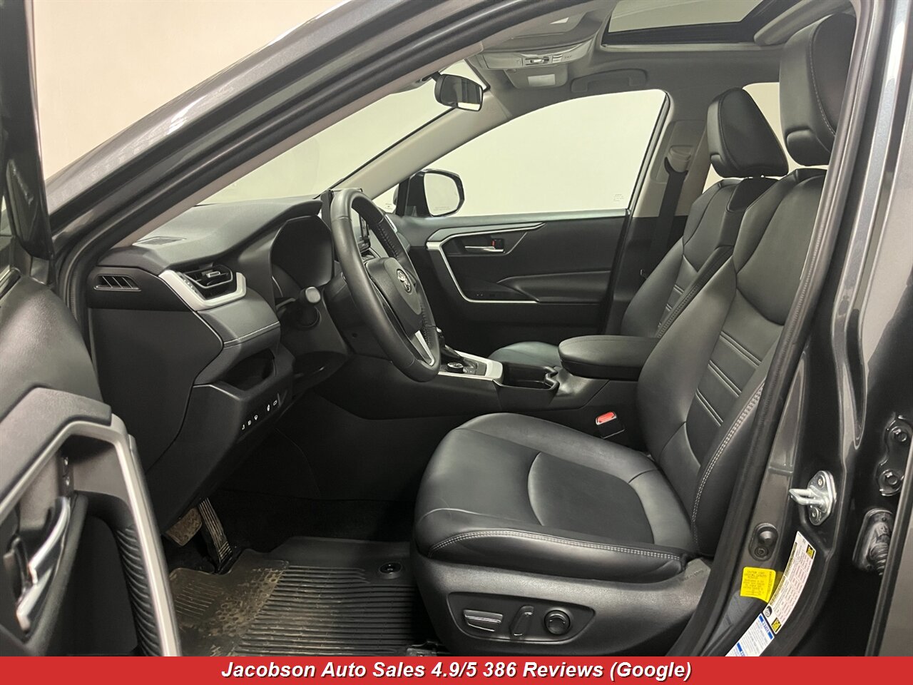 2021 Toyota RAV4 Hybrid XLE Premium AWD - Photo 34 - Oshkosh, WI 54901