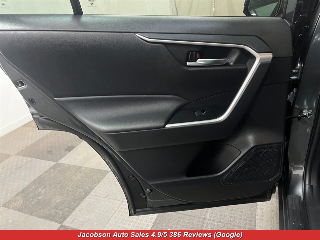 2021 Toyota RAV4 Hybrid XLE Premium AWD - Photo 36 - Oshkosh, WI 54901