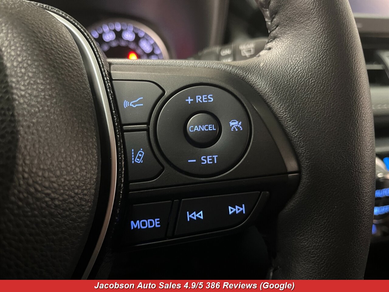 2021 Toyota RAV4 Hybrid XLE Premium AWD - Photo 13 - Oshkosh, WI 54901