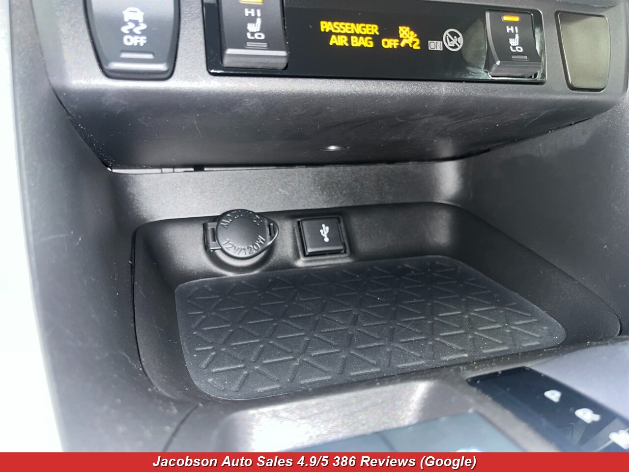 2021 Toyota RAV4 Hybrid XLE Premium AWD - Photo 25 - Oshkosh, WI 54901