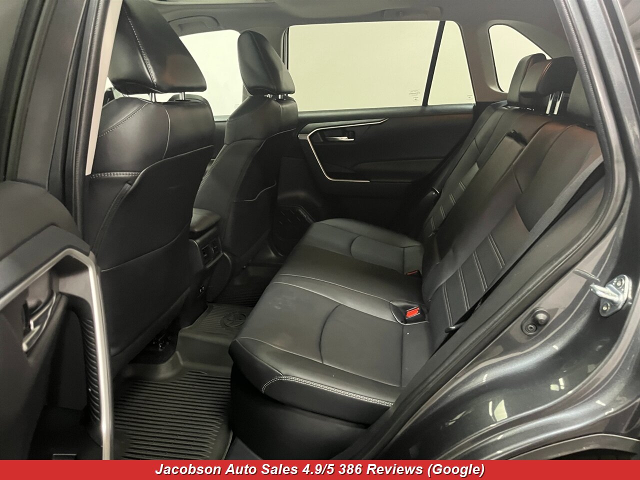 2021 Toyota RAV4 Hybrid XLE Premium AWD - Photo 38 - Oshkosh, WI 54901