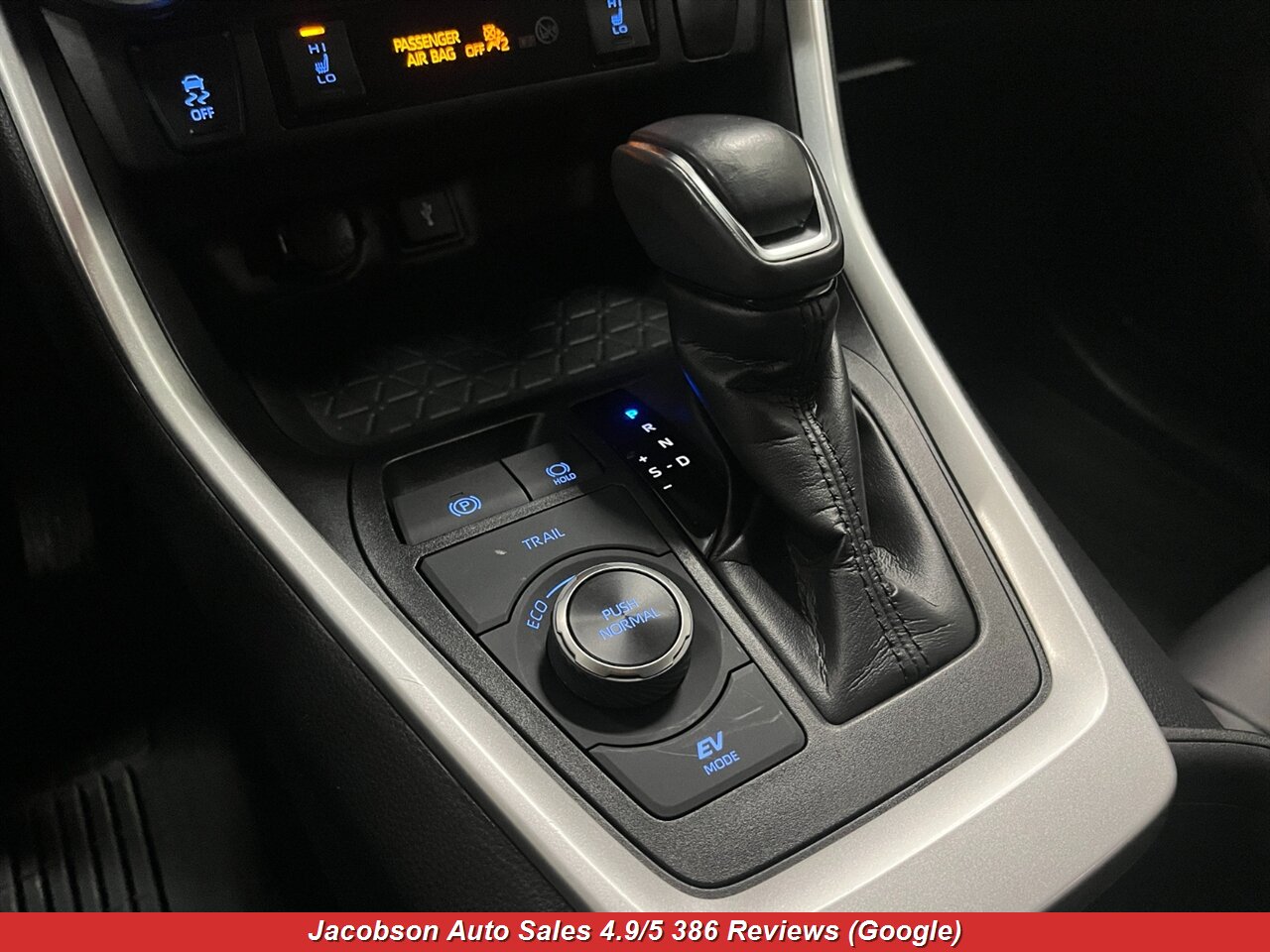 2021 Toyota RAV4 Hybrid XLE Premium AWD - Photo 24 - Oshkosh, WI 54901