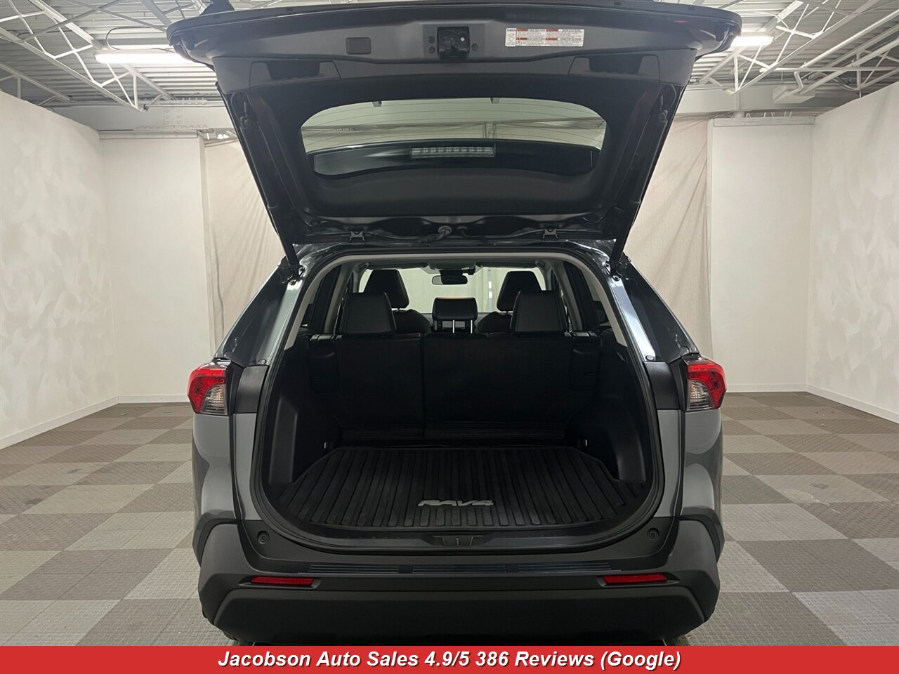 2021 Toyota RAV4 Hybrid XLE Premium AWD - Photo 49 - Oshkosh, WI 54901