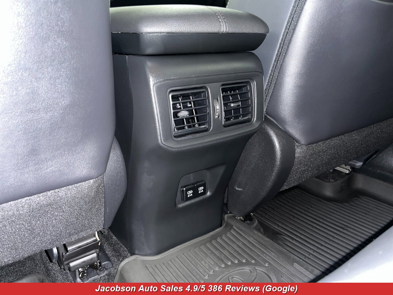 2021 Toyota RAV4 Hybrid XLE Premium AWD - Photo 39 - Oshkosh, WI 54901