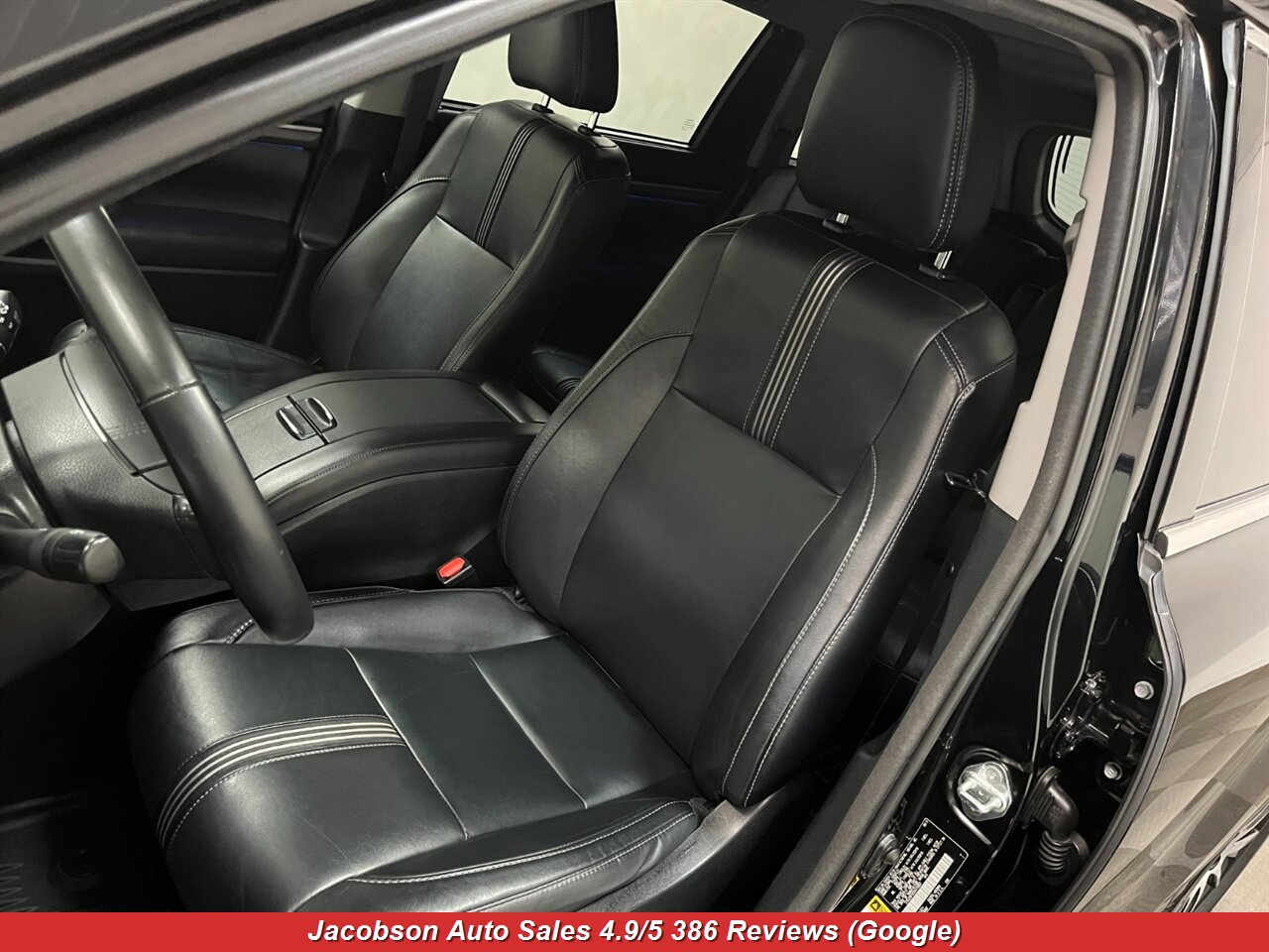 2017 Toyota Highlander SE AWD - Photo 32 - Oshkosh, WI 54901