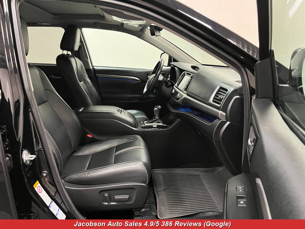 2017 Toyota Highlander SE AWD - Photo 54 - Oshkosh, WI 54901