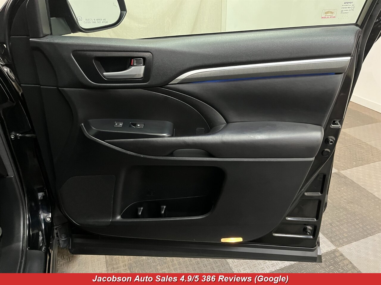 2017 Toyota Highlander SE AWD - Photo 50 - Oshkosh, WI 54901