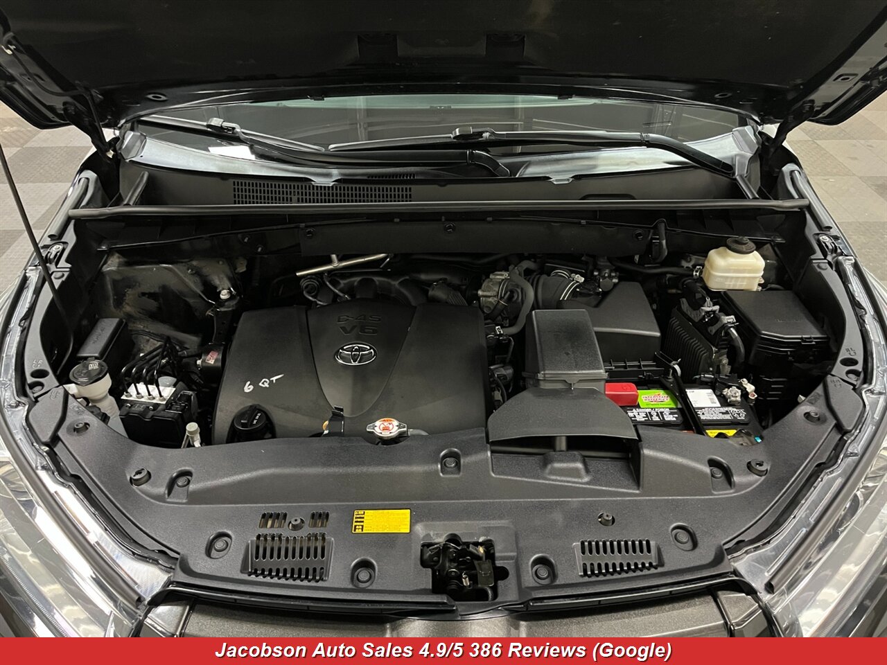 2017 Toyota Highlander SE AWD - Photo 24 - Oshkosh, WI 54901