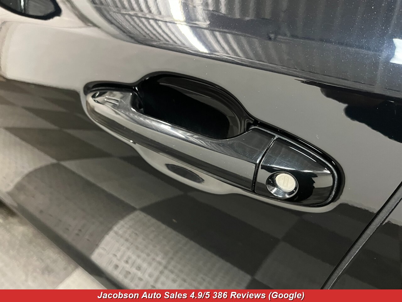 2017 Toyota Highlander SE AWD - Photo 27 - Oshkosh, WI 54901