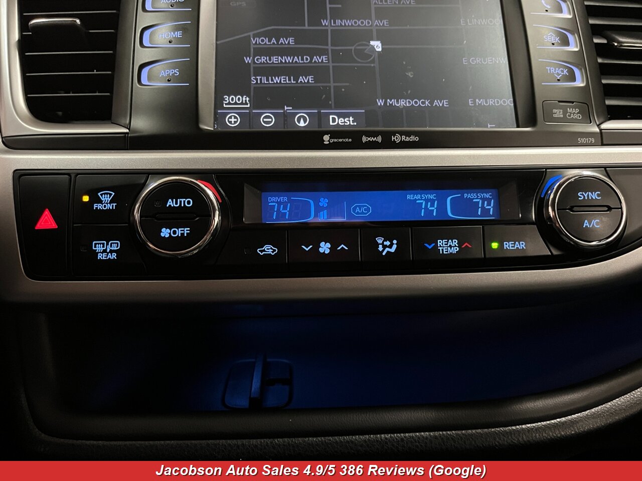 2017 Toyota Highlander SE AWD - Photo 16 - Oshkosh, WI 54901