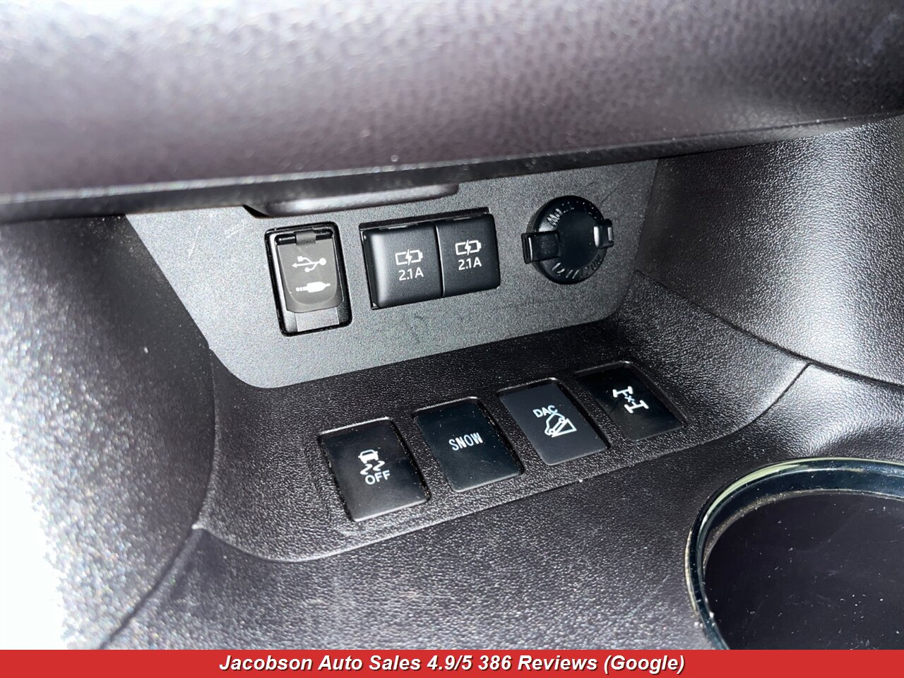 2017 Toyota Highlander SE AWD - Photo 17 - Oshkosh, WI 54901