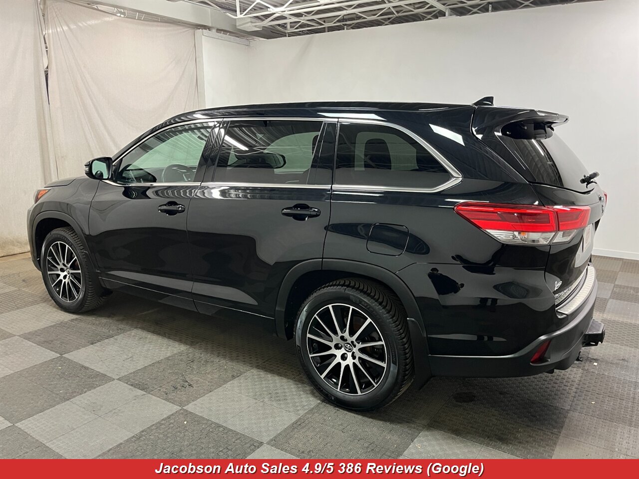 2017 Toyota Highlander SE AWD - Photo 37 - Oshkosh, WI 54901