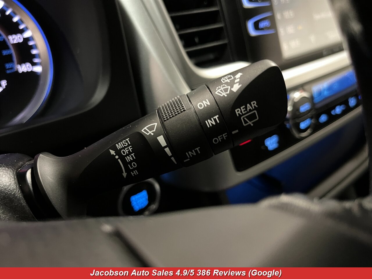 2017 Toyota Highlander SE AWD - Photo 7 - Oshkosh, WI 54901