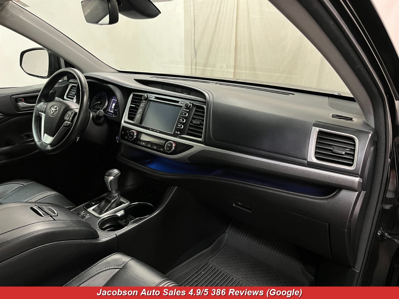 2017 Toyota Highlander SE AWD - Photo 51 - Oshkosh, WI 54901