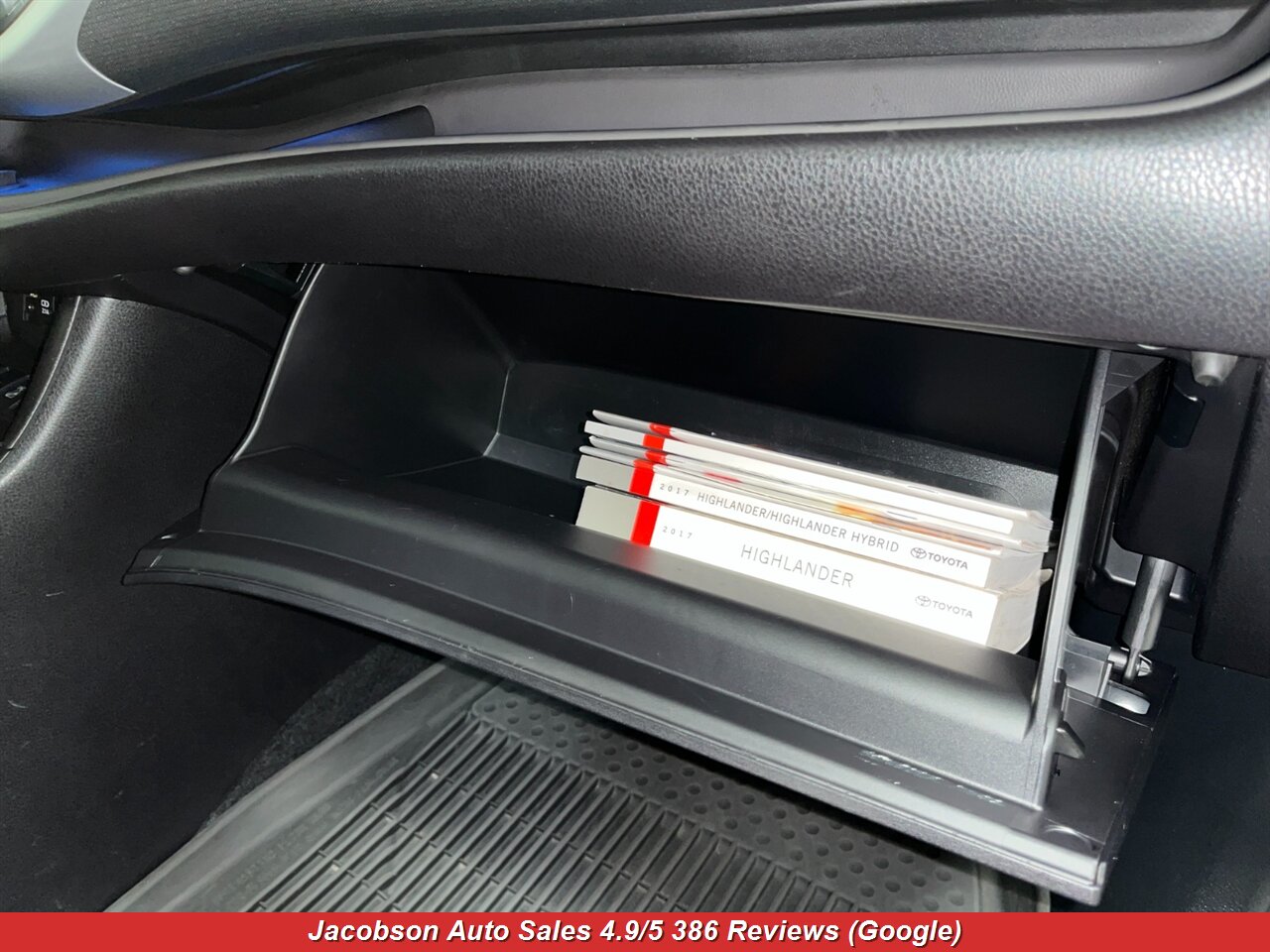 2017 Toyota Highlander SE AWD - Photo 52 - Oshkosh, WI 54901