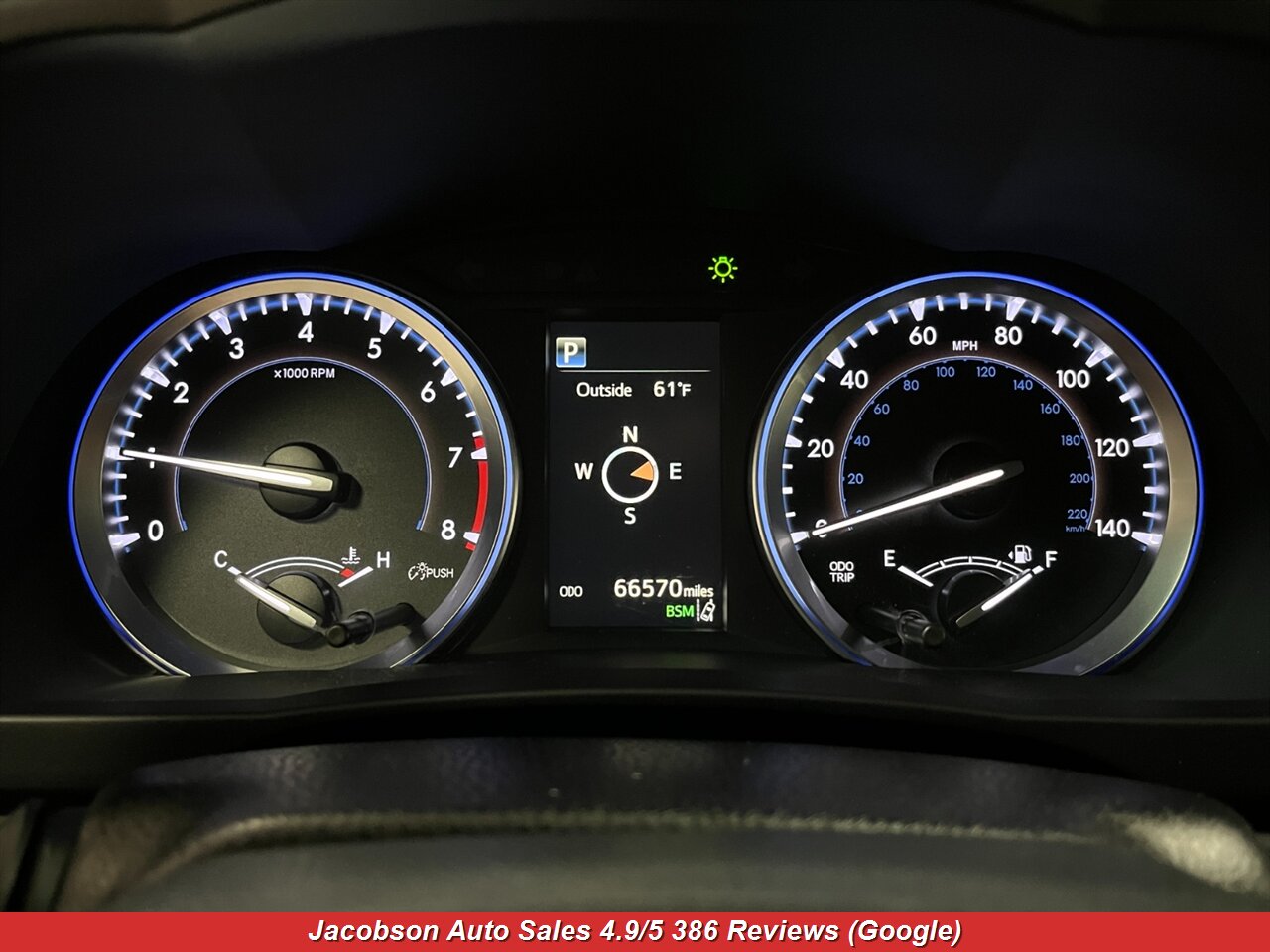 2017 Toyota Highlander SE AWD - Photo 10 - Oshkosh, WI 54901