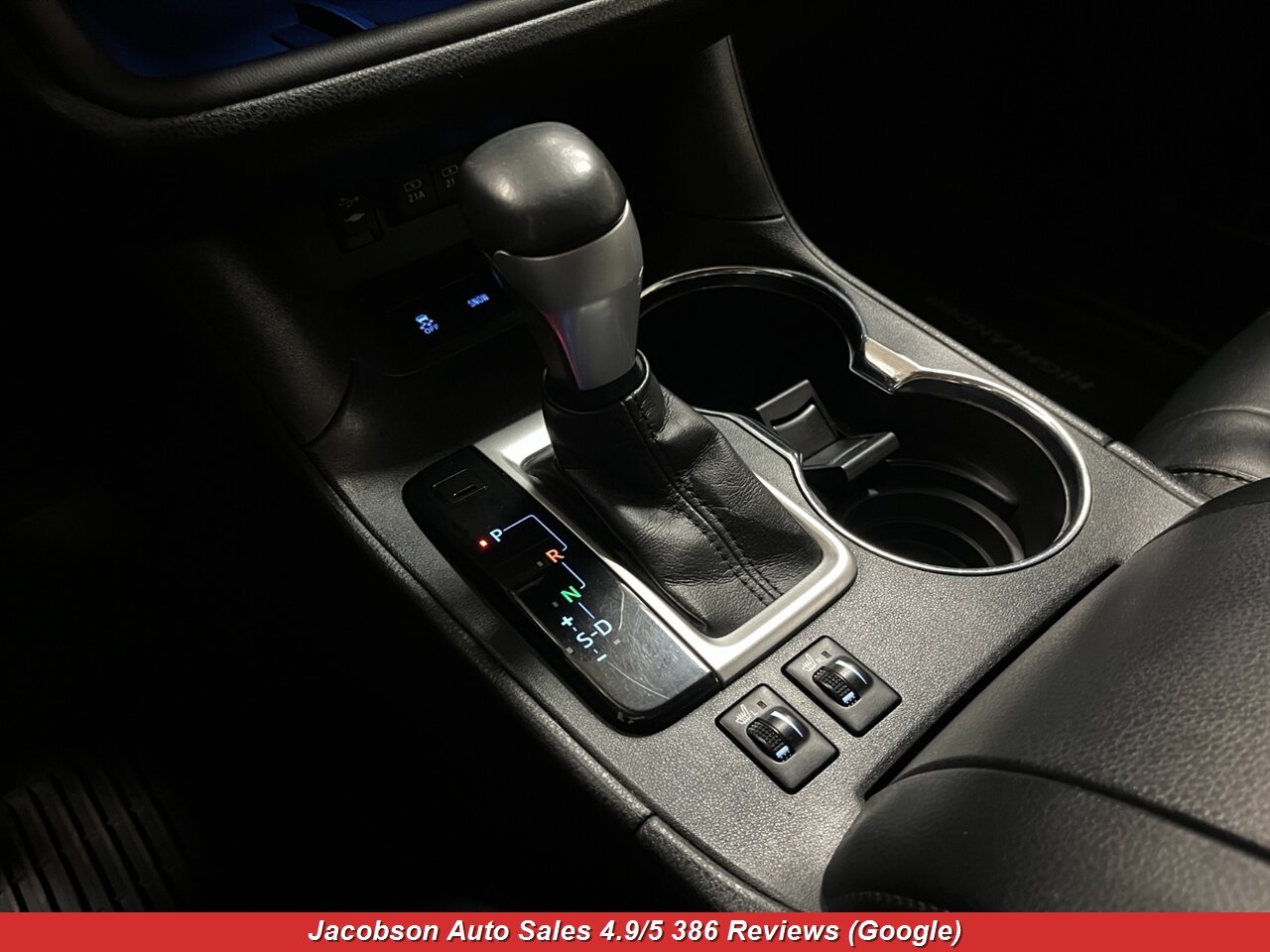 2017 Toyota Highlander SE AWD - Photo 18 - Oshkosh, WI 54901