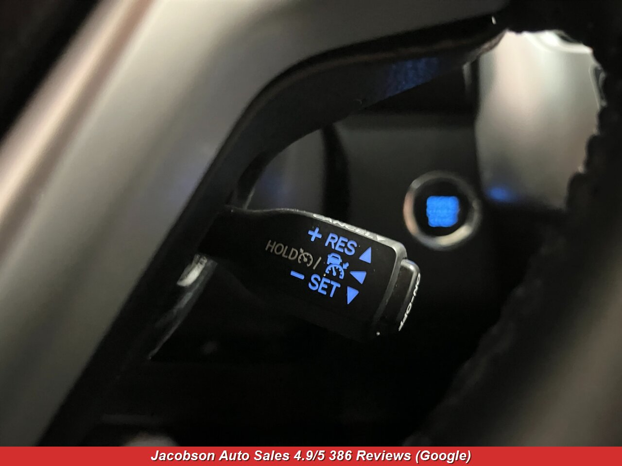 2017 Toyota Highlander SE AWD - Photo 9 - Oshkosh, WI 54901