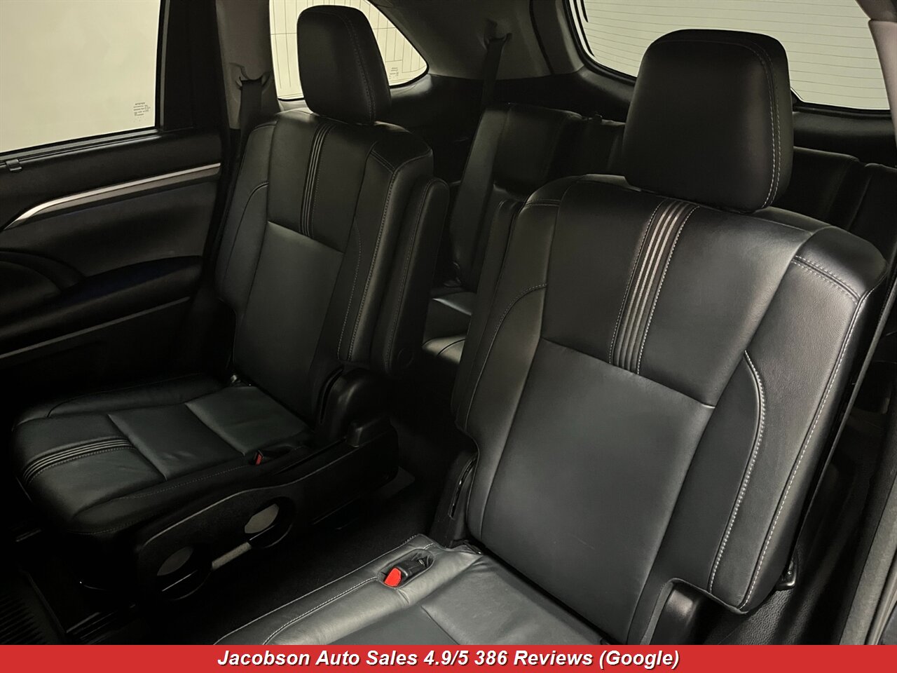 2017 Toyota Highlander SE AWD - Photo 35 - Oshkosh, WI 54901