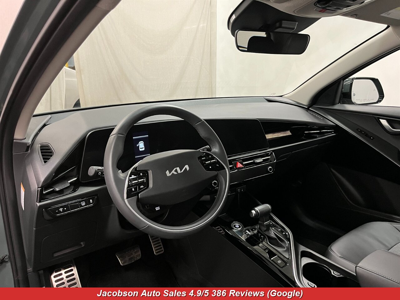 2023 Kia Niro EX Touring - Photo 5 - Oshkosh, WI 54901