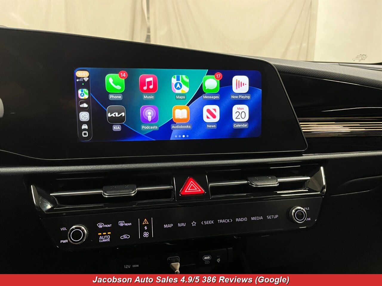 2023 Kia Niro EX Touring - Photo 18 - Oshkosh, WI 54901