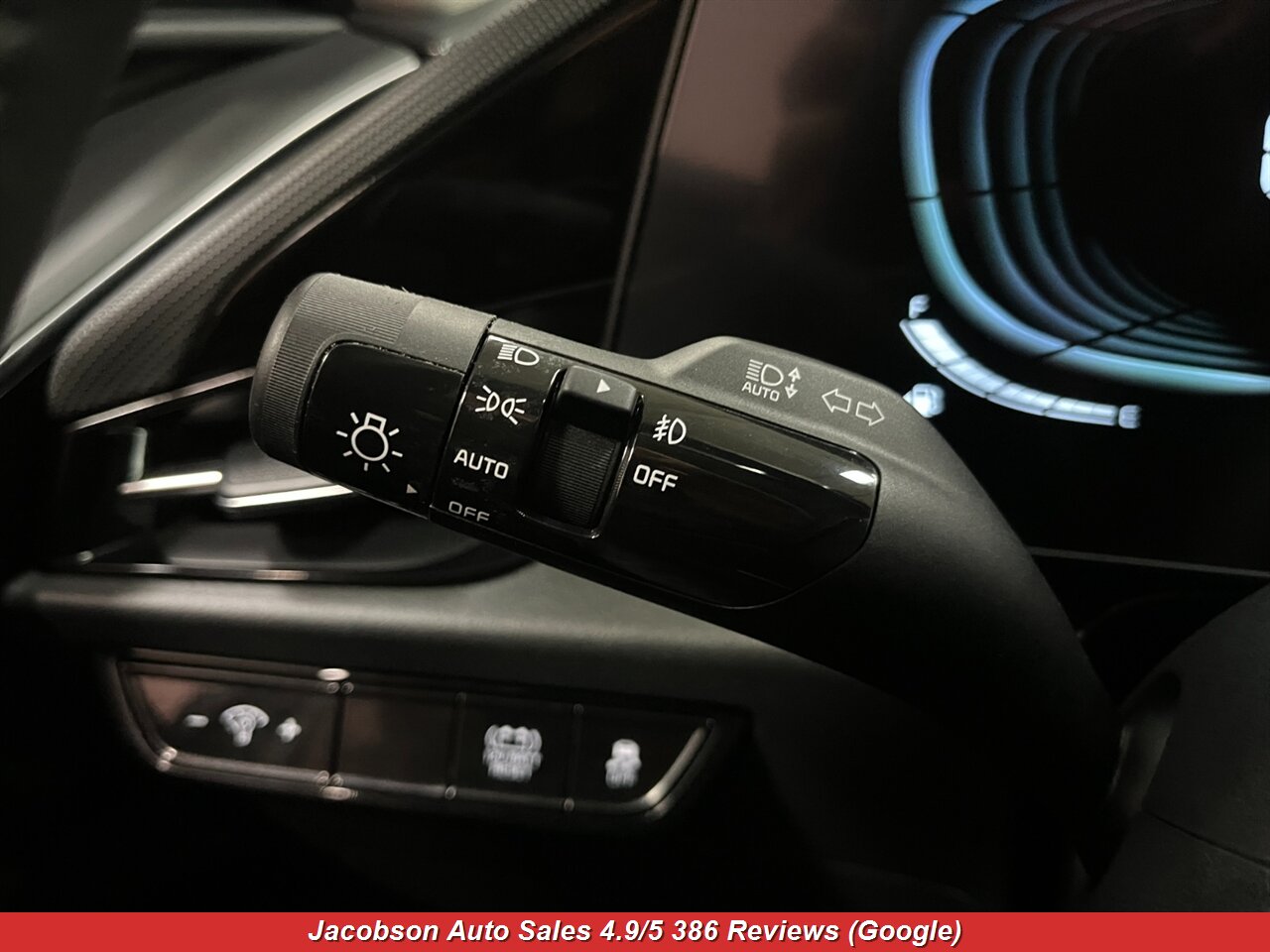2023 Kia Niro EX Touring - Photo 8 - Oshkosh, WI 54901