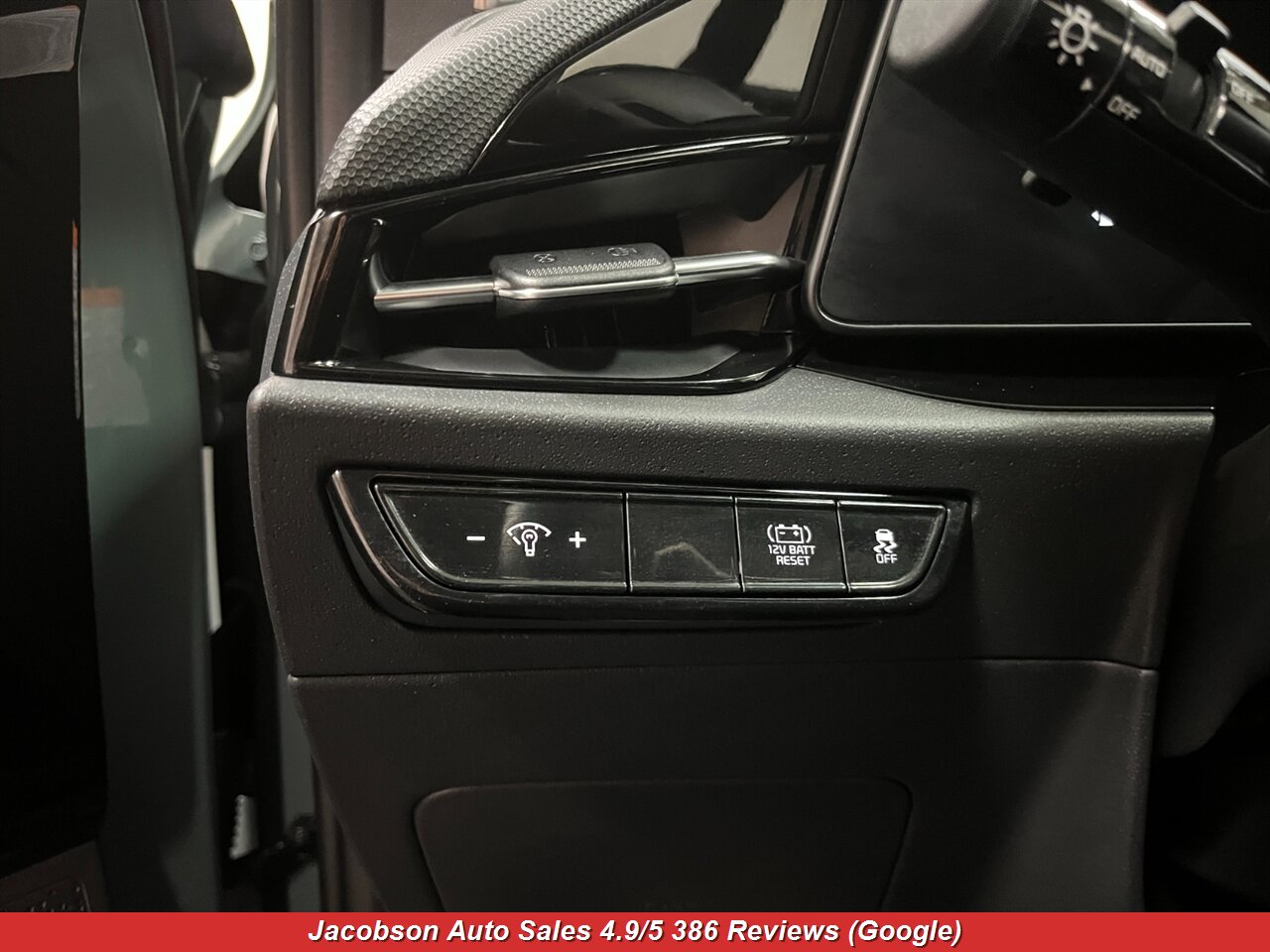 2023 Kia Niro EX Touring - Photo 6 - Oshkosh, WI 54901