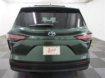 2022 Toyota Sienna XLE 7-Passenger AWD   - Photo 47 - Oshkosh, WI 54901