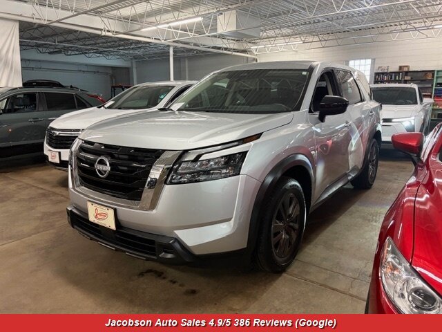 2024 Nissan Pathfinder S AWD   - Photo 1 - Oshkosh, WI 54901