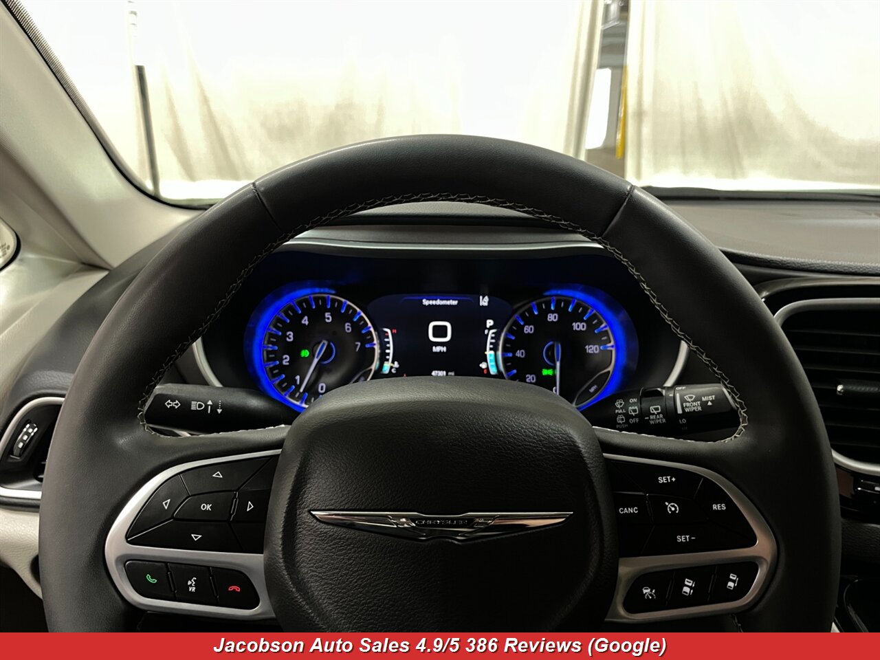 2024 Chrysler Pacifica Touring L - Photo 8 - Oshkosh, WI 54901