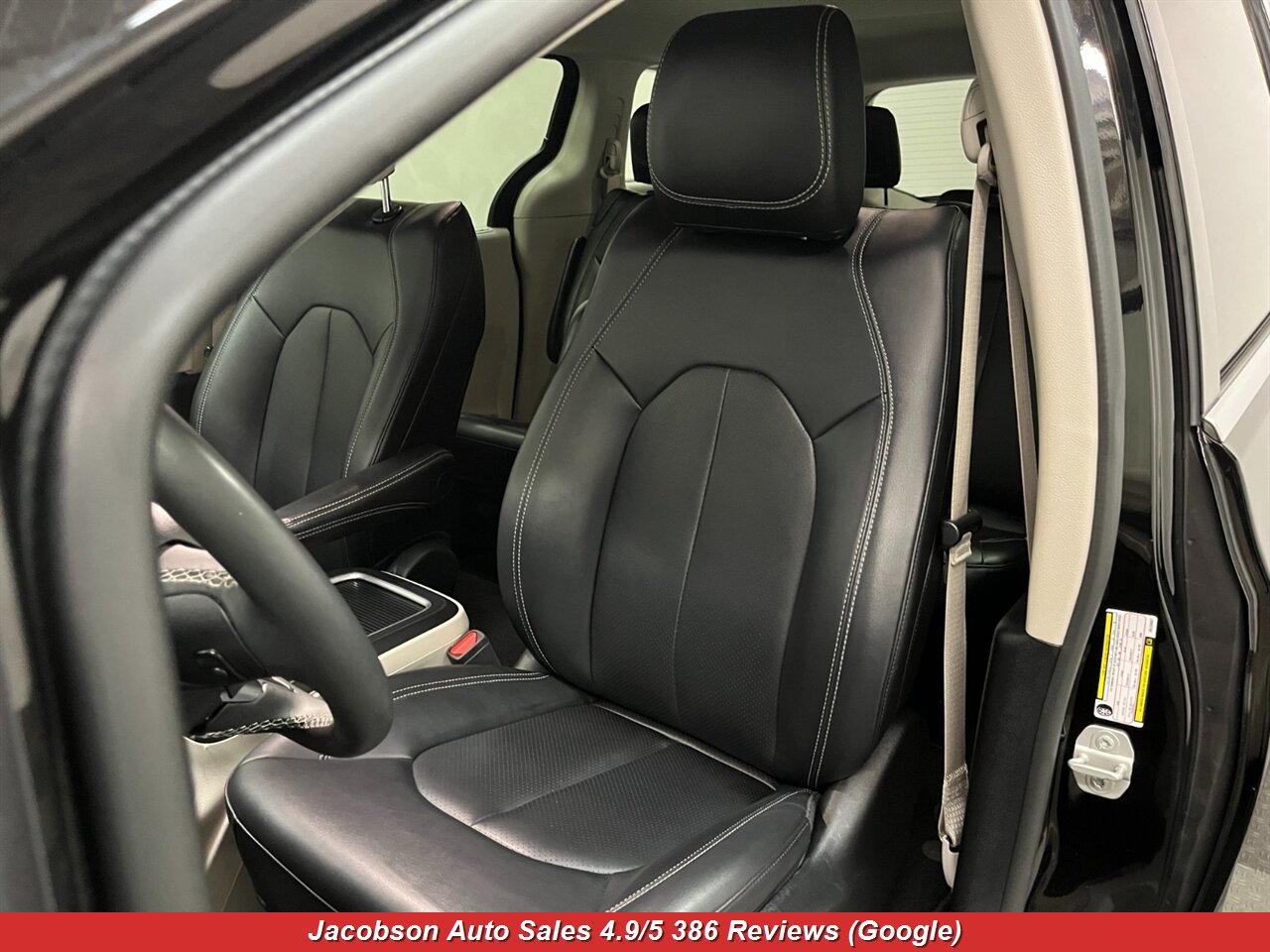 2024 Chrysler Pacifica Touring L - Photo 34 - Oshkosh, WI 54901