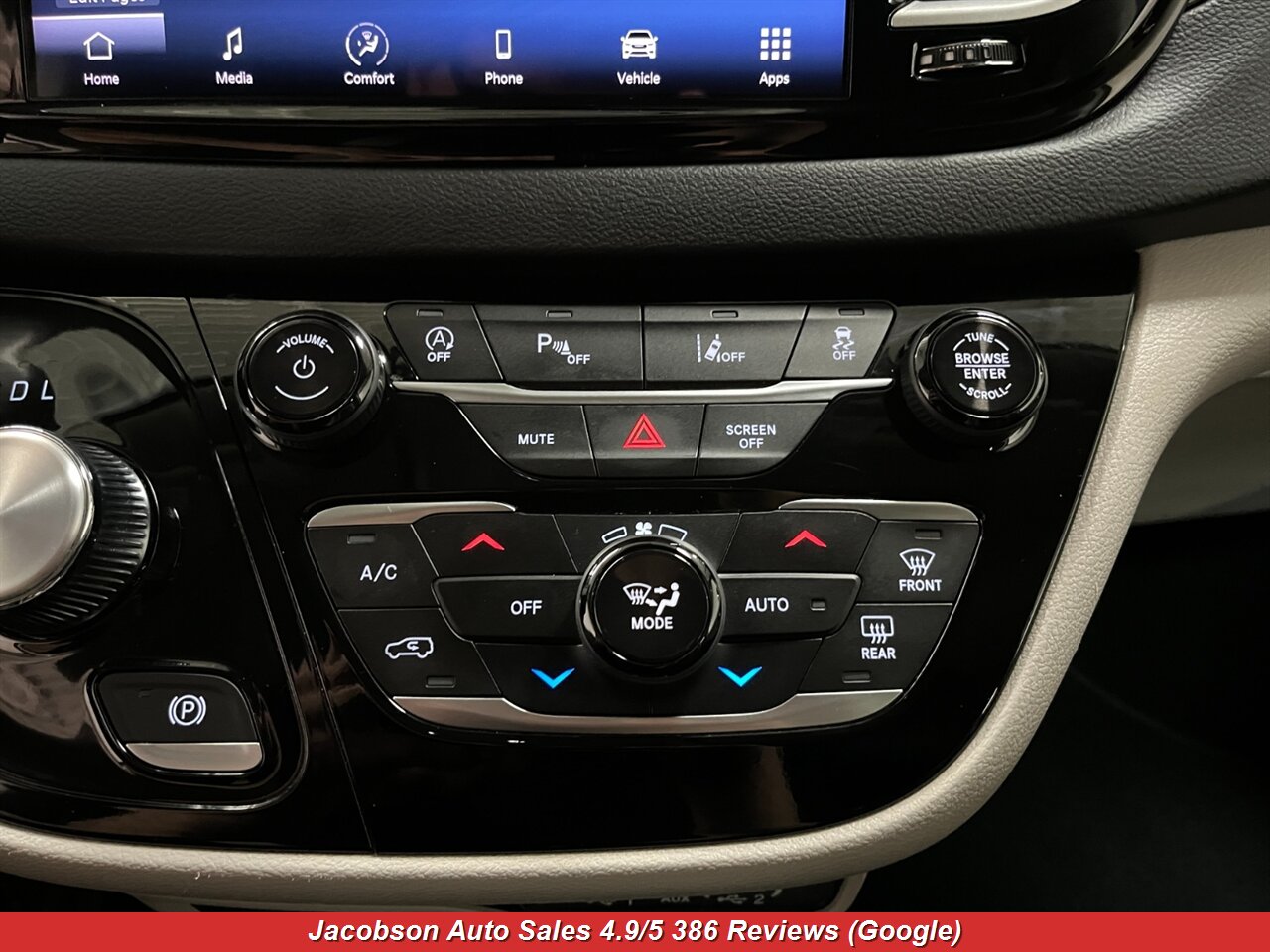 2024 Chrysler Pacifica Touring L - Photo 24 - Oshkosh, WI 54901