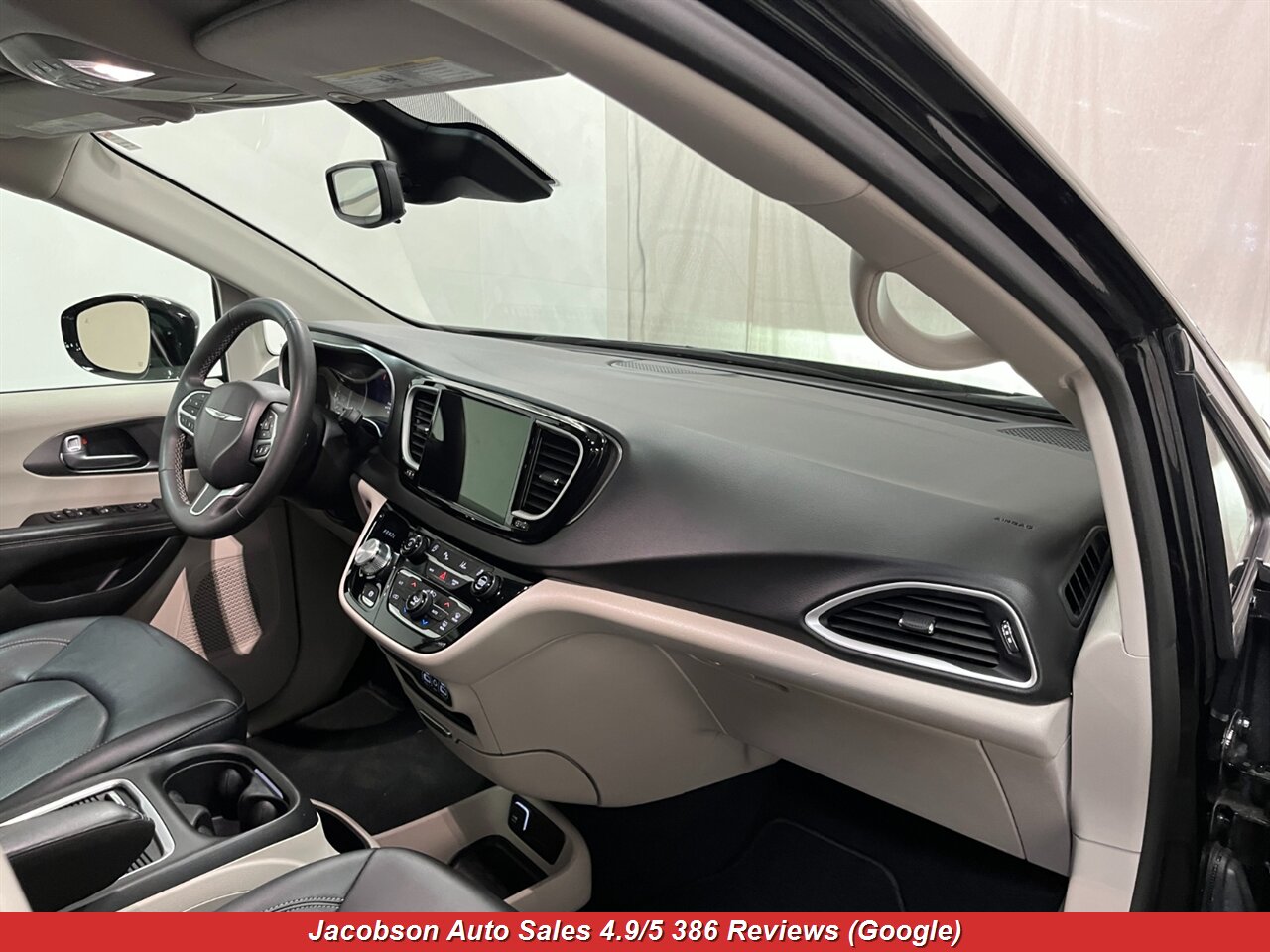 2024 Chrysler Pacifica Touring L - Photo 51 - Oshkosh, WI 54901