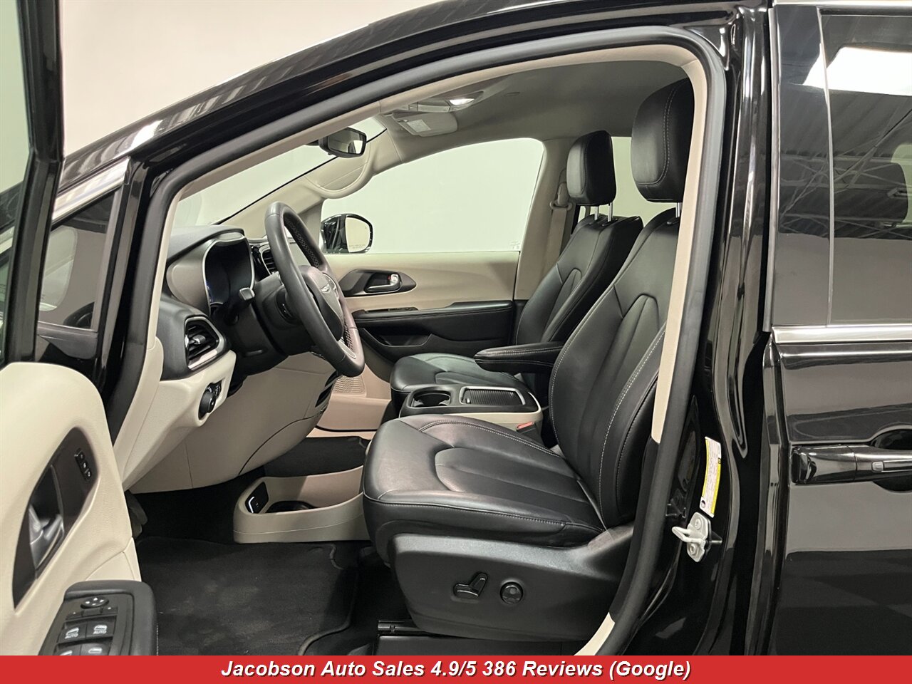 2024 Chrysler Pacifica Touring L - Photo 35 - Oshkosh, WI 54901