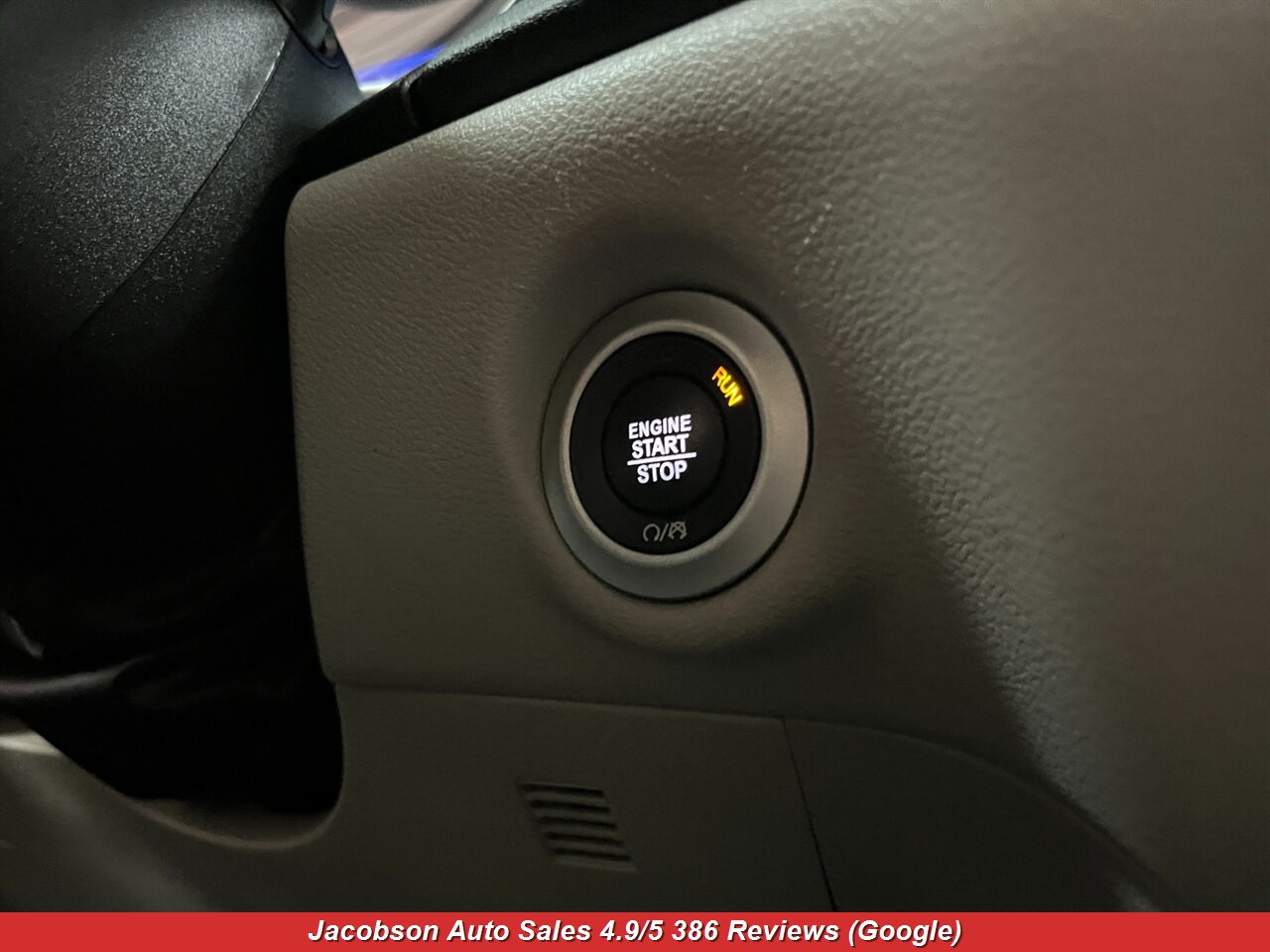 2024 Chrysler Pacifica Touring L - Photo 15 - Oshkosh, WI 54901